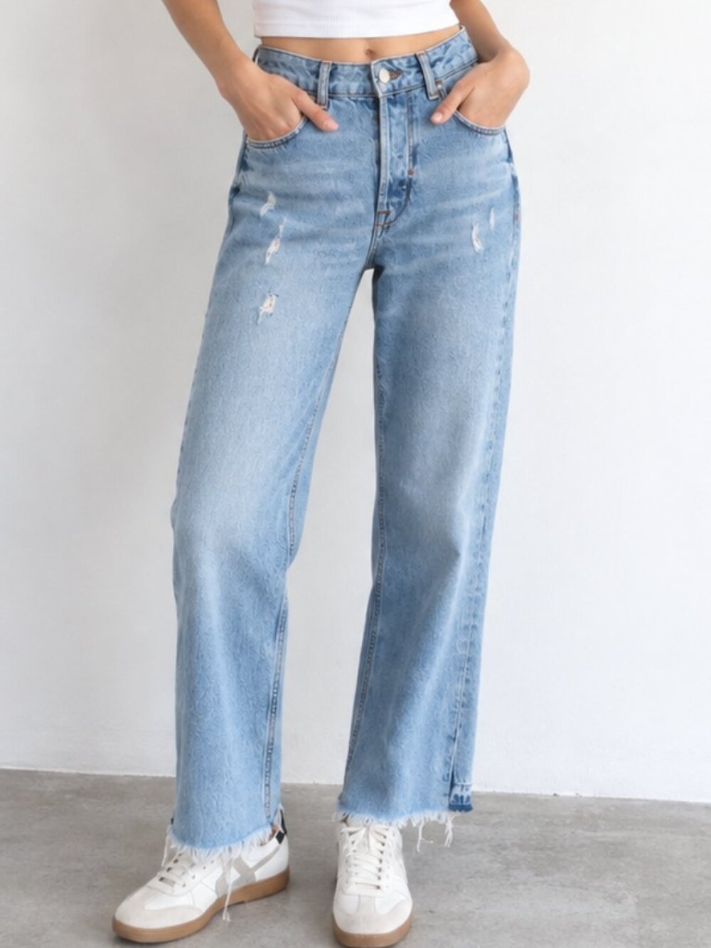 Zara Light Wash Distressed Straight Leg Boyfriend Jeans Raw Hem Casual Size 2